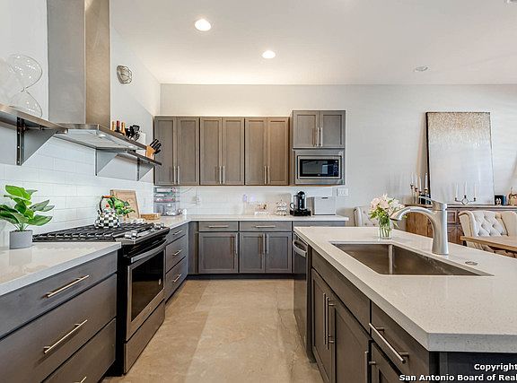 2nd image of 203 Nogalitos St APT 5