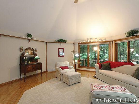 5th image of 1861 Chateau Dr SW