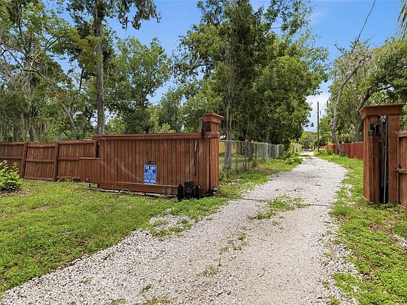 4th image of 7210 Valrie Ln