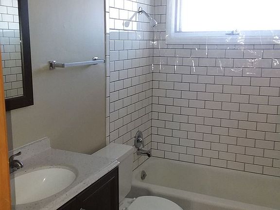 3rd image of 924 S 20th St #2