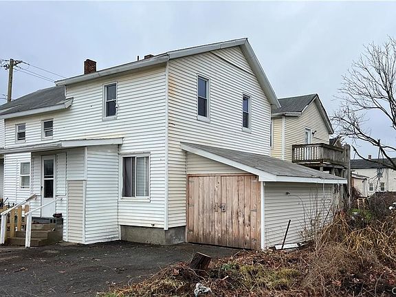 4th image of 400 Henry St