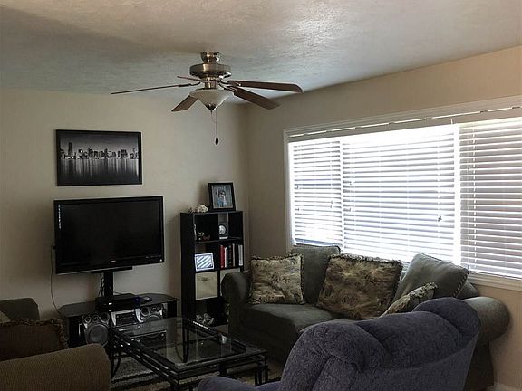 4th image of 527 Behney Ave