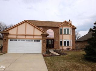 53062 Ridgewood Dr, Chesterfield, MI 48051