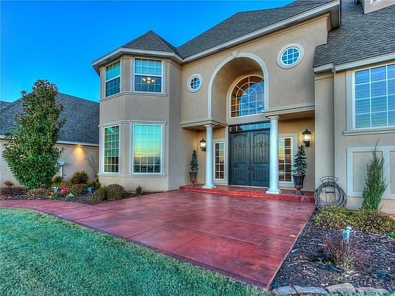 3rd image of 2302 Clubhouse Dr
