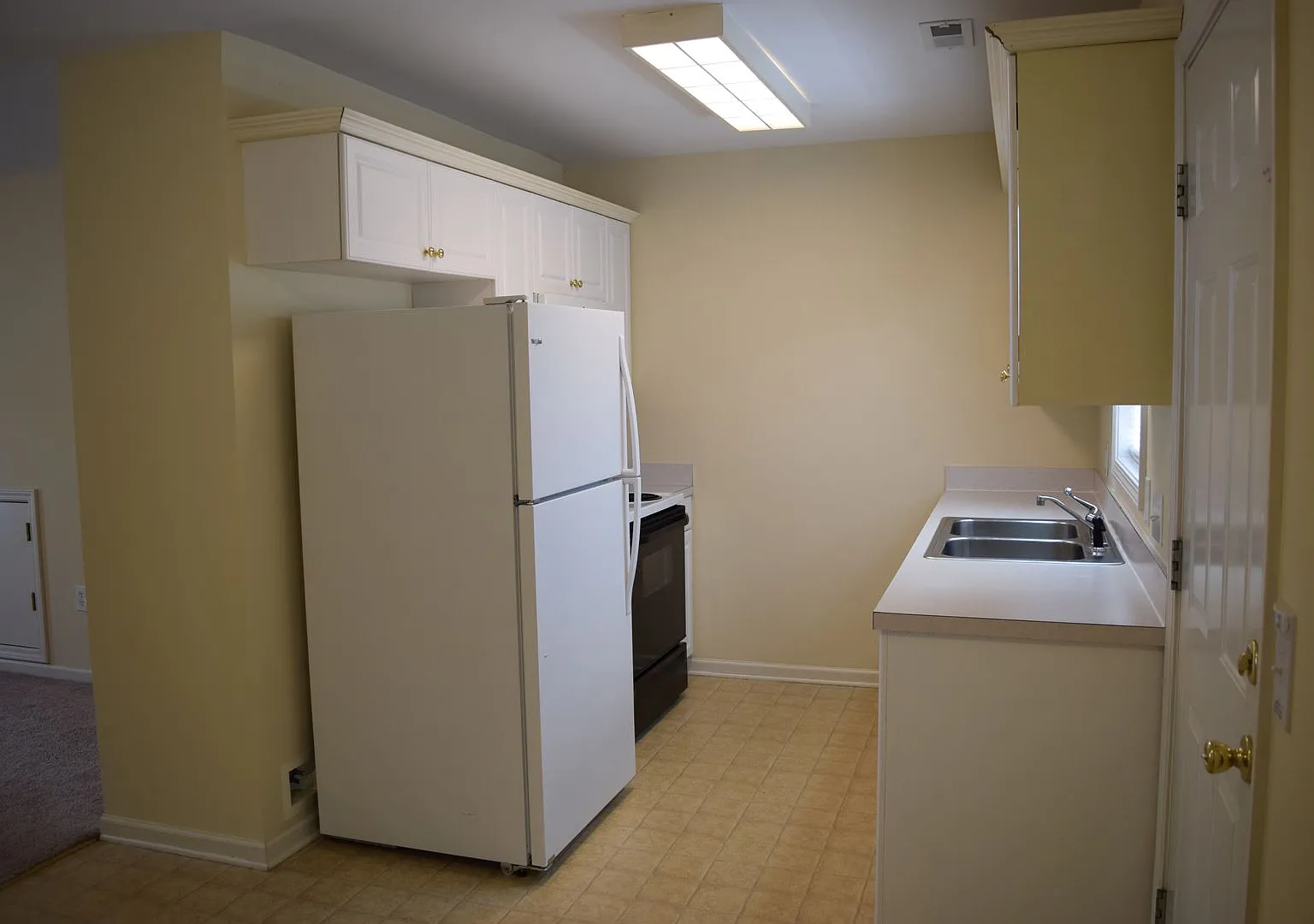 2 Bedroom 1.5 Townhouse w/ Included Utilities — Photo 1