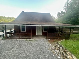 713 Summit Ave, Ellwood City, PA 16117