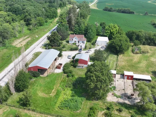 1228 Panora Ave, Woodbine, IA 51579