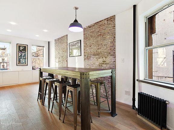 4th image of 224 E 7th St APT 7