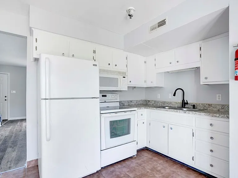 1108 Pembroke Oak Grove Rd — Photo 10