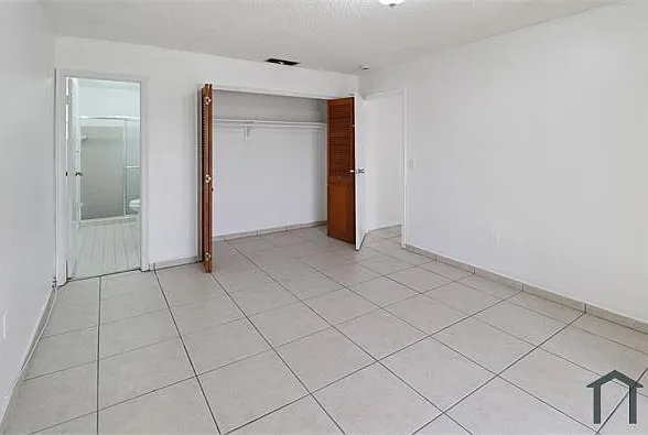 12020 NW 34th Pl — Photo 3