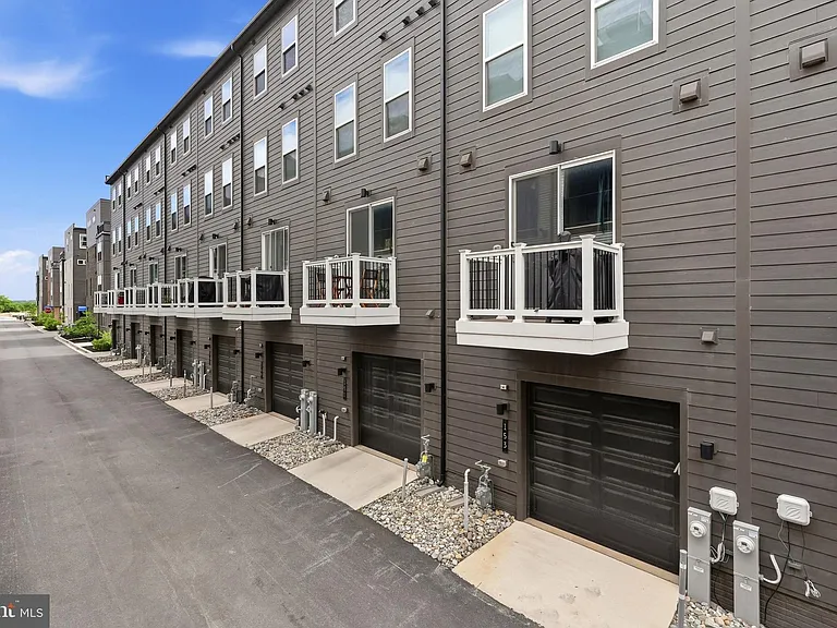 153 Locke St — Photo 38