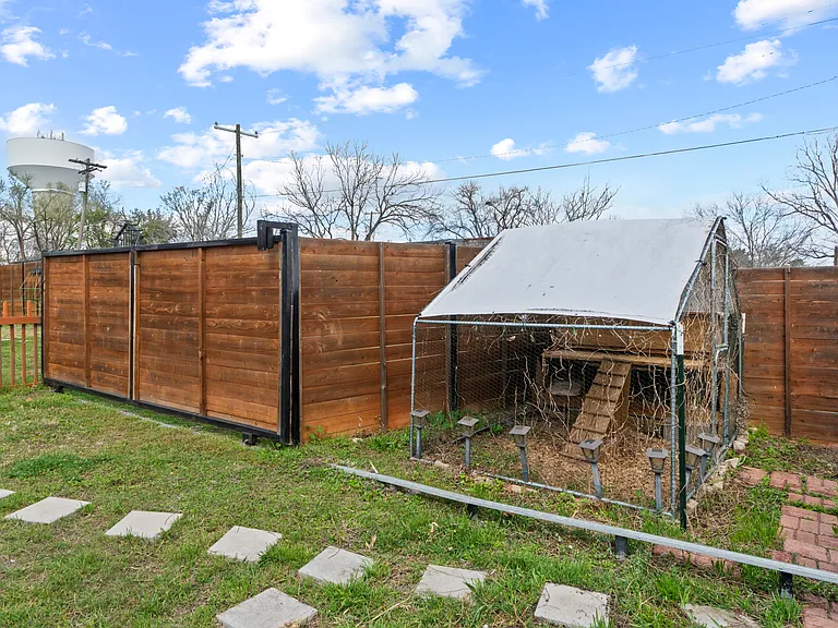 1120 Vance St #1 — Photo 13