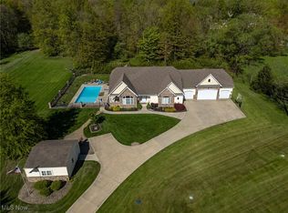 2586 River Rd, Willoughby Hills, OH