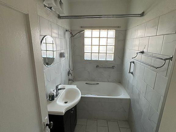 5th image of 384 E Windsor Ave