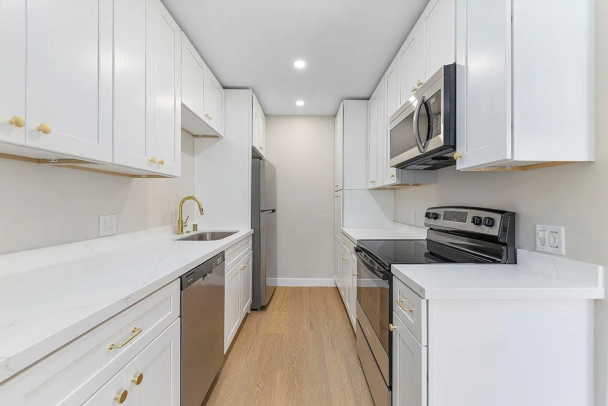2 bed, 800 sqft, $2,975 — Photo 4