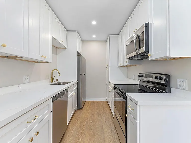 3020 E 3rd St #9 — Photo 4