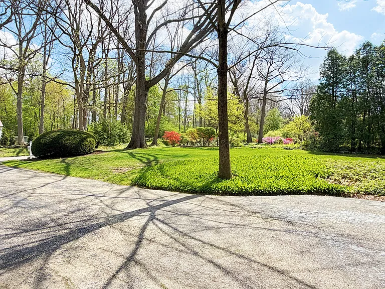 305 Hampshire Rd — Photo 12