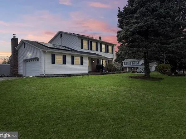 20 Carty Dr, Bordentown, NJ 08505