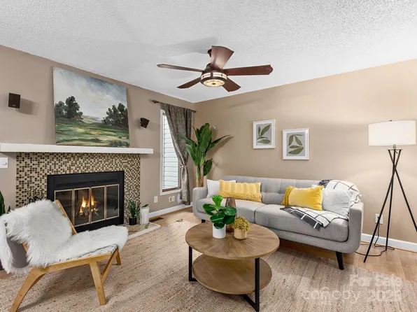 42 Hollybrook Dr, Asheville, NC 28803