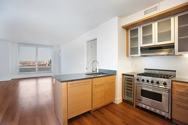 Sold by LG Fairmont Group | media 5