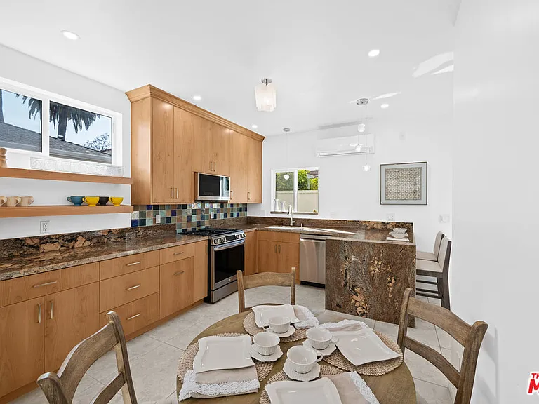 10623 Olympic Blvd — Photo 7