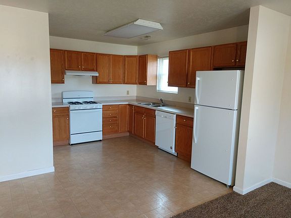2nd image of 820 Antler Dr APT B