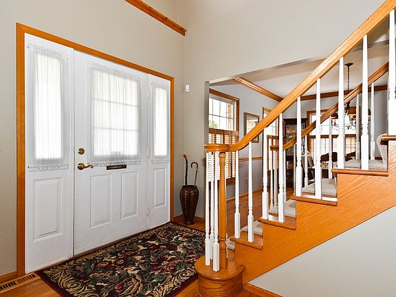 3rd image of 82 E Sherwood Dr