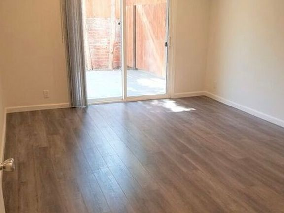 5th image of 1117 S Bedford St #104