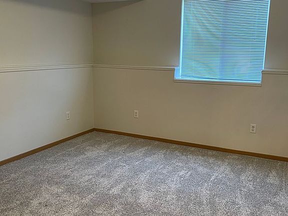 5th image of 723 Wood St