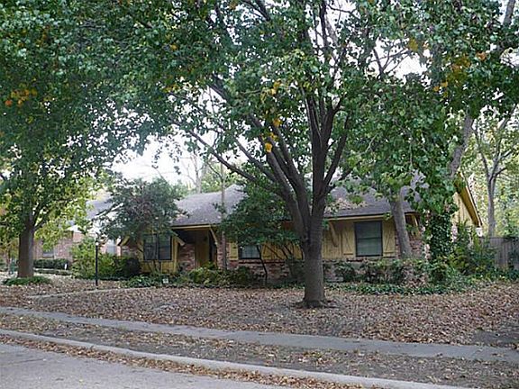2nd image of 9806 Robin Hill Ln