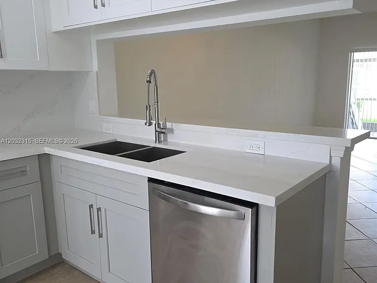 1 Simonton Cir #1 — Photo 3
