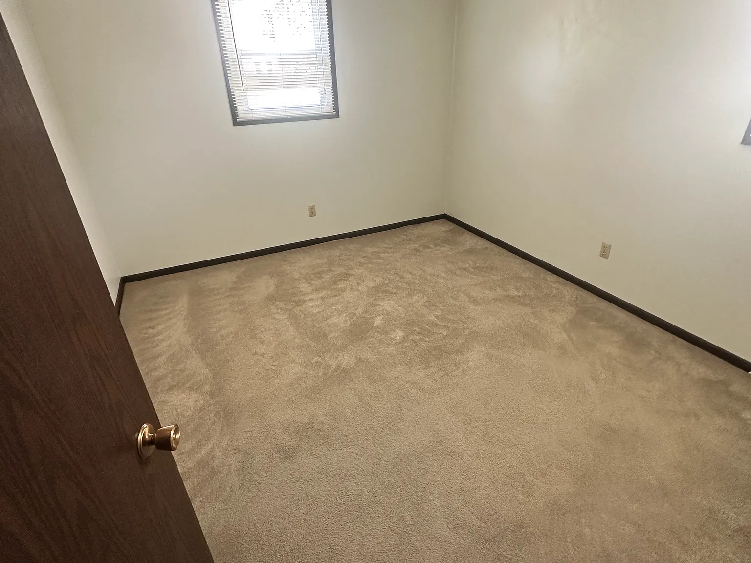 2 bed, 570 sqft, $850 — Photo 2