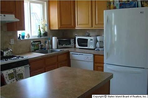 3rd image of 578 Buchanan Ave