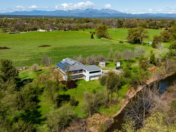 19943 Berghus Way, Redding, CA 96002