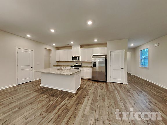 4th image of 305 Knowles Pl