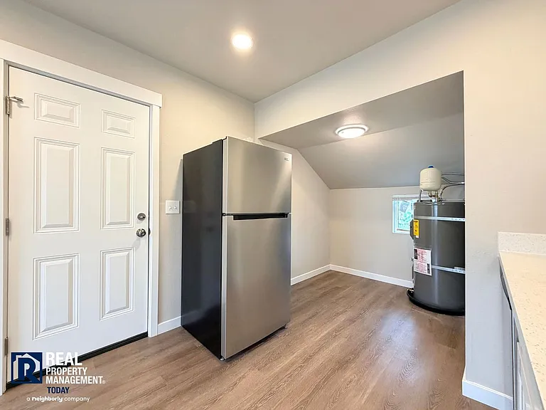 Hallassan Investments - Woo - 204-212 — Photo 17