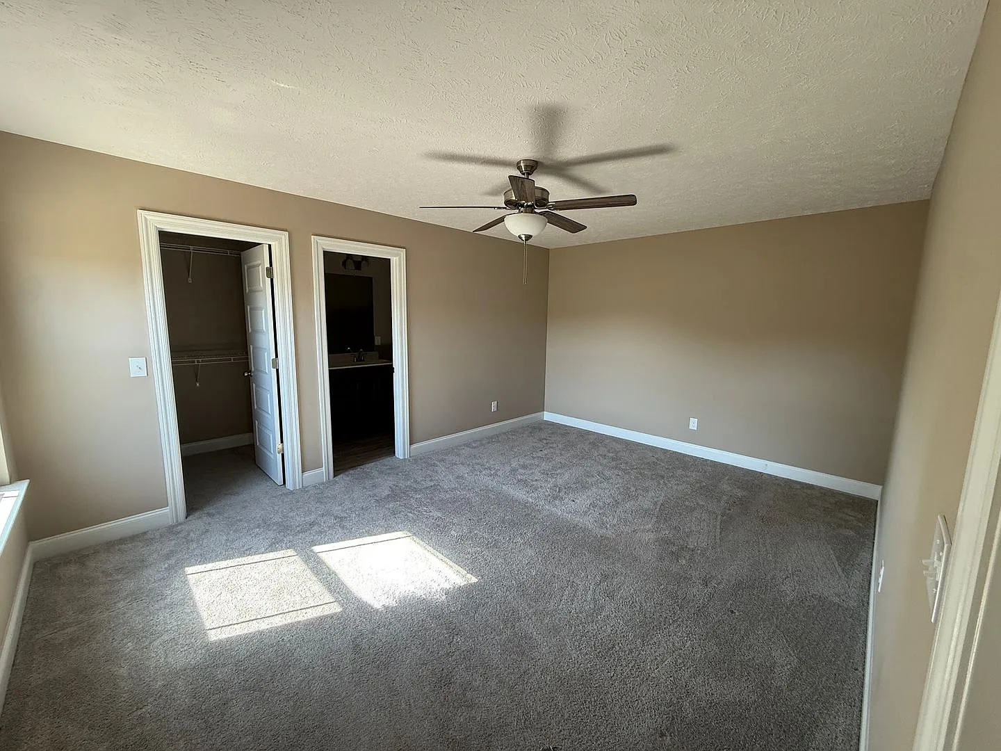Like-New 4-Bedroom Home with 2-Car Garage in Christiana! — Photo 4