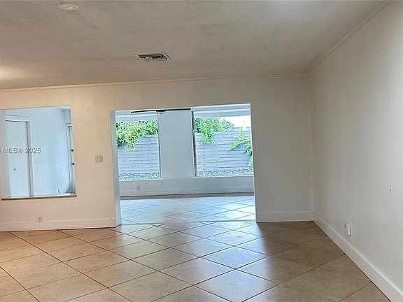 4th image of 4460 NE 13th Ter