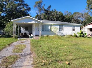 2402 Dog River Dr N, Mobile, AL 36605