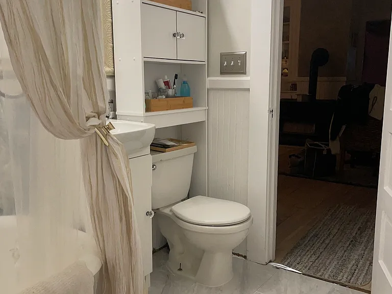543 Coggeshall St #2 — Photo 3