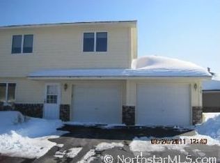 533 Oak Hill Cir, Chaska, MN 55318