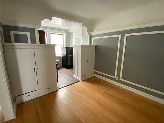 4th image of 829 W Cornelia Ave #1E