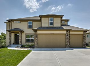 5880 NW Thousand Oaks Dr, Parkville, MO 64152