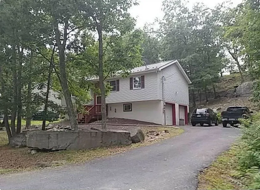 2077 Scarborough Way photo 1
