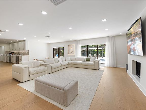 4th image of 15110 N Saxon Cir