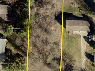 Huckleberry St NW, North Canton, OH 44720