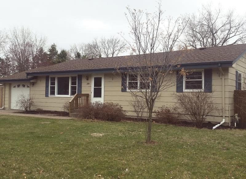 Large rambler with tons of updates. 1 block to Ruth Circle P