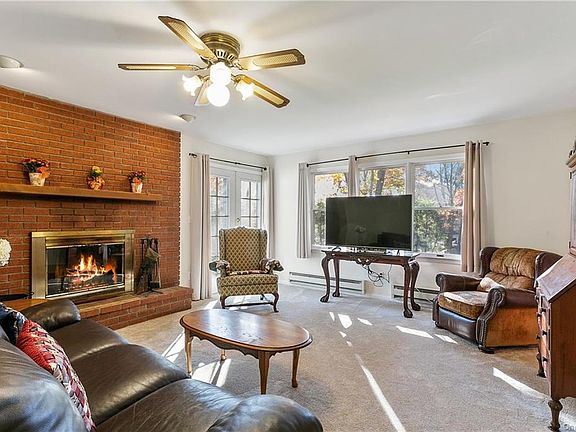 5th image of 57 Dahlia Dr