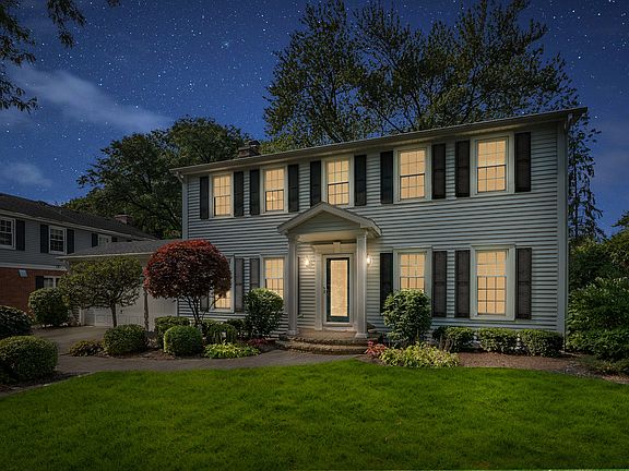 3rd image of 958 N Arrowhead Dr