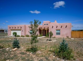 2 Calle De Cazador Rd, Ranchos De Taos, NM 87557